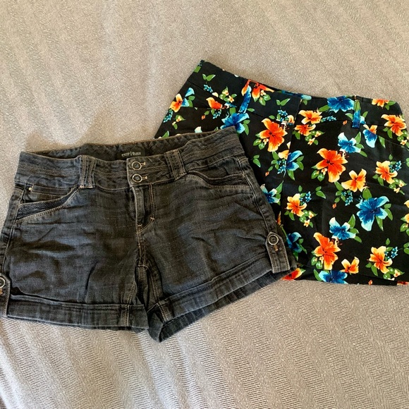 White House Black Market Pants - WHITE HOUSE BLACK MARKET 2 pairs of shorts